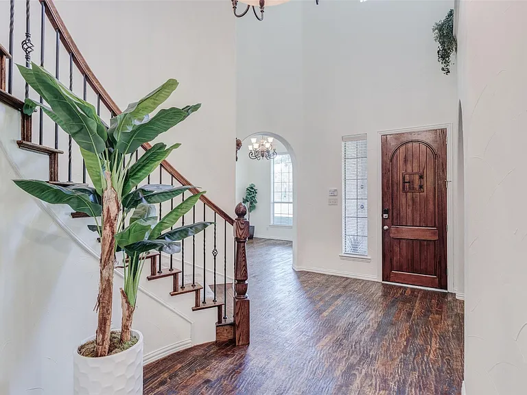 9823 Carriage Hill Ln — Photo 3