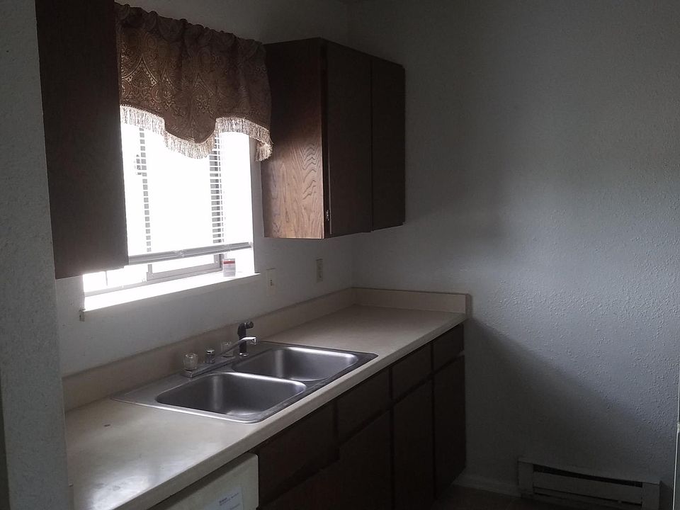 2nd image of 485 1/2 Mae St APT 3