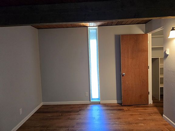 2nd image of 829 & 831 NW 26th St #829-089-02