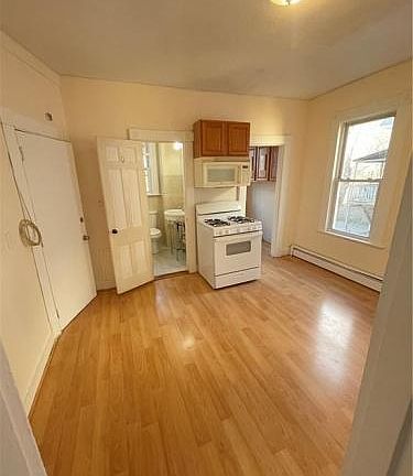 3rd image of 216 Sargeant St #2