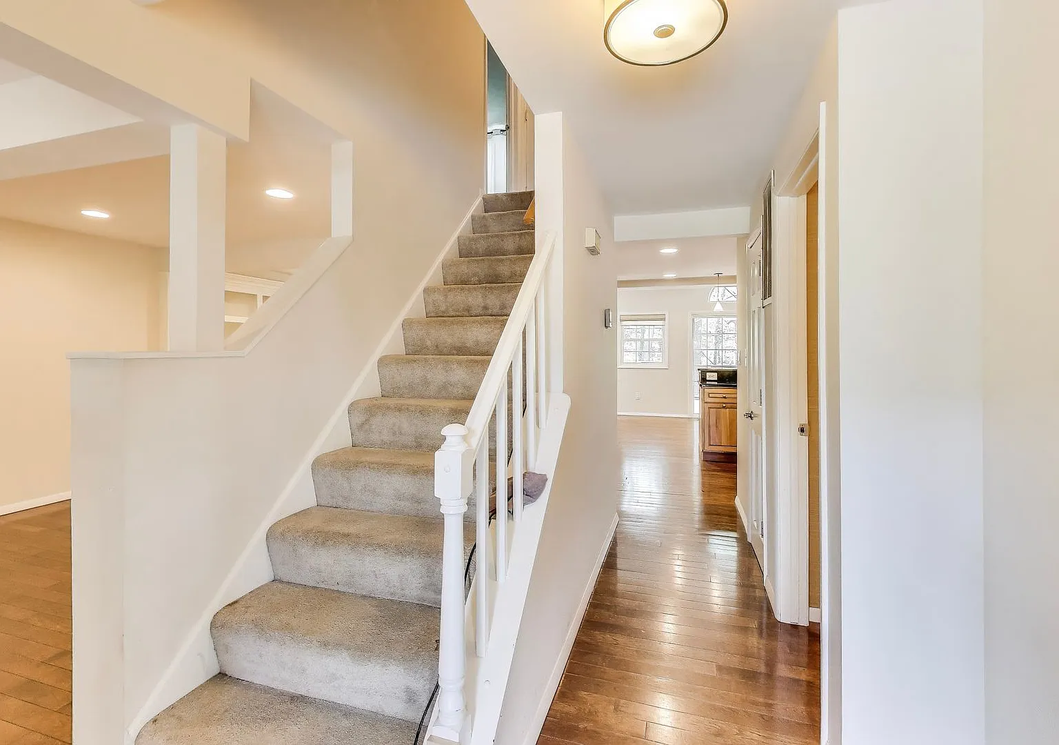 Gorgeous Three Level 4Bed/2.5Bath located in Silver Spring! — Photo 4