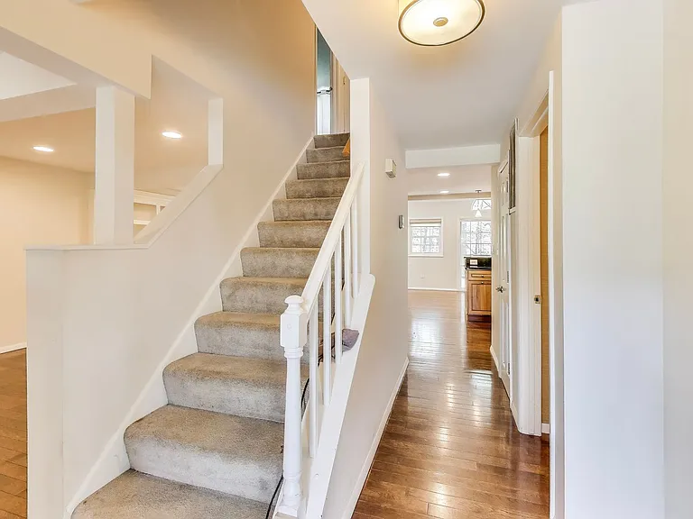 1337 Crockett Ln — Photo 4