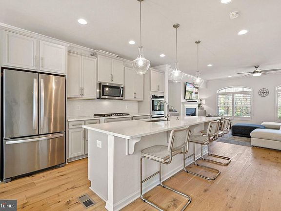 2nd image of 6755 Pinchot Ln