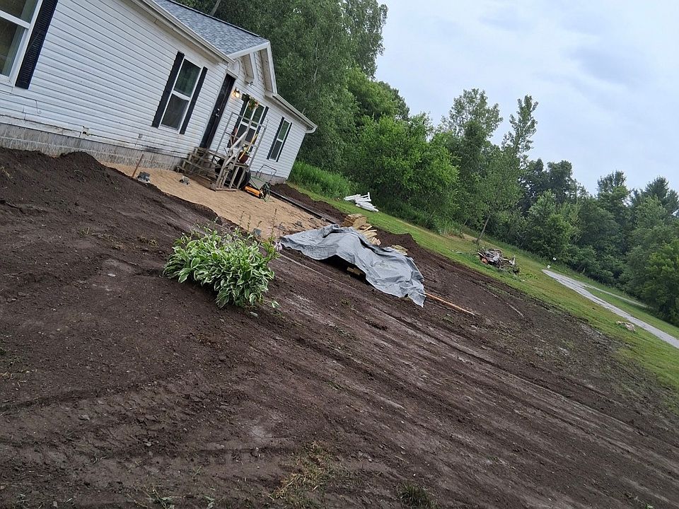 1st image of 910 E Ormsby St