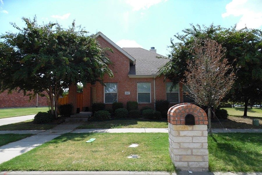 1st image of 9327 Edinburgh Ln