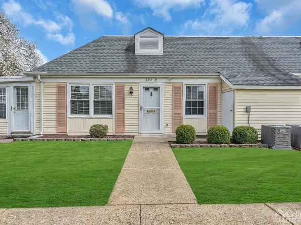 205B Madison Ln, Monroe Township, NJ 08831