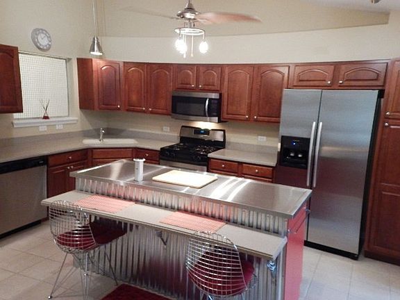 3rd image of 6423 N Ginos Way