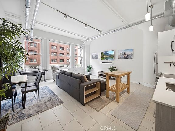 2nd image of 939 S Broadway