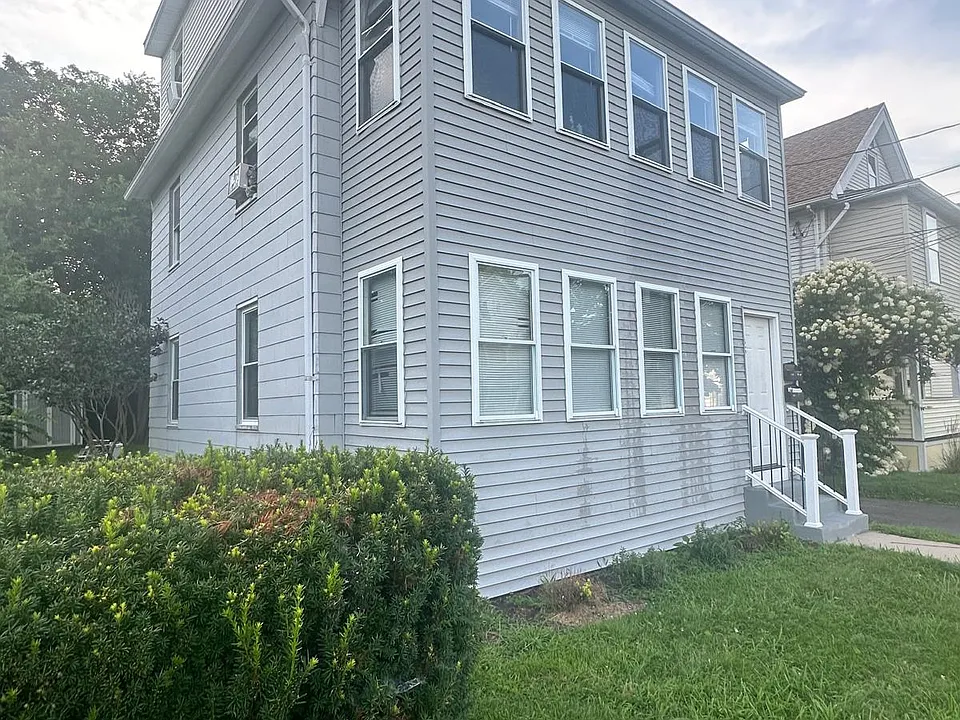 38 Carlton St #1