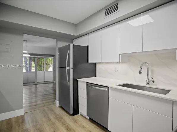 370 E Laurel Dr APT 3, Pompano Beach, FL 33063