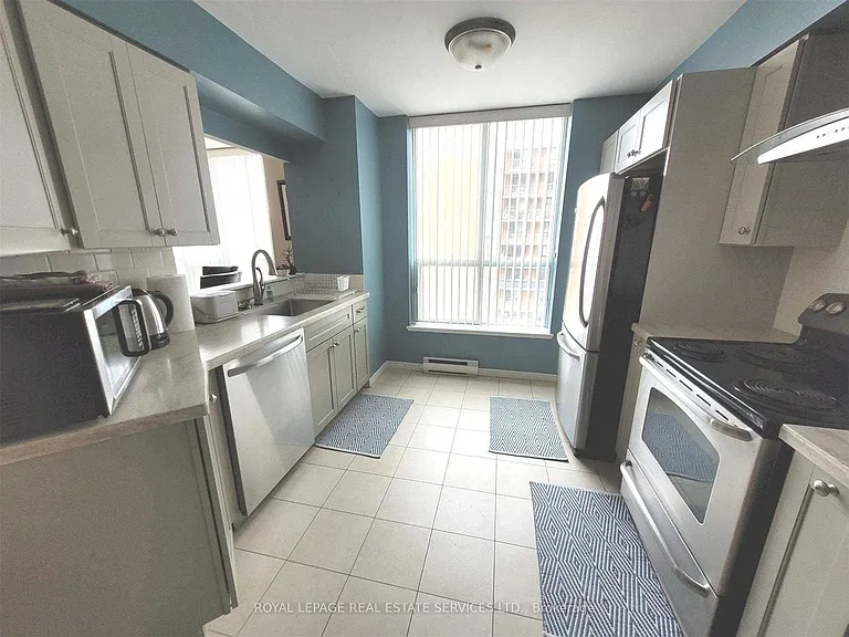 11 Thorncliffe Park Dr #607 — Photo 5