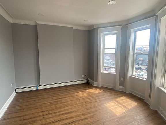 3rd image of 5711 Madison St