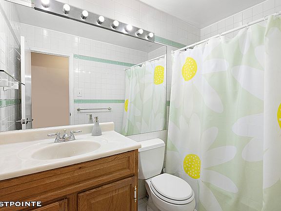 3rd image of 222 W 14th St APT 4J