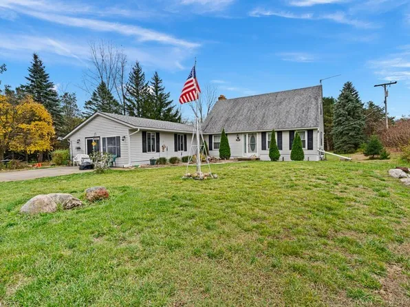 6186 Hunters Creek Rd, Imlay City, MI 48444