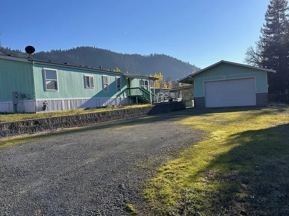 220 Rose Ave, Myrtle Creek, OR 97457
