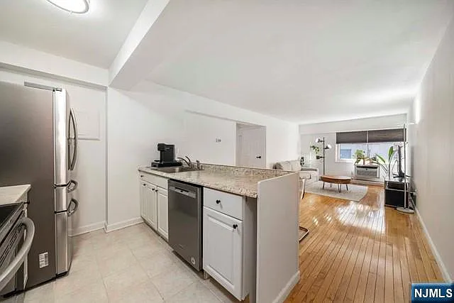 333 Grand Ave #1N