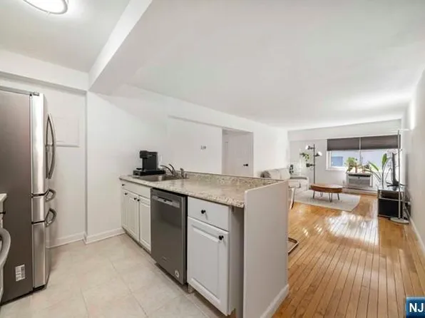 333 Grand Ave APT 1N, Palisades Park, NJ 07650