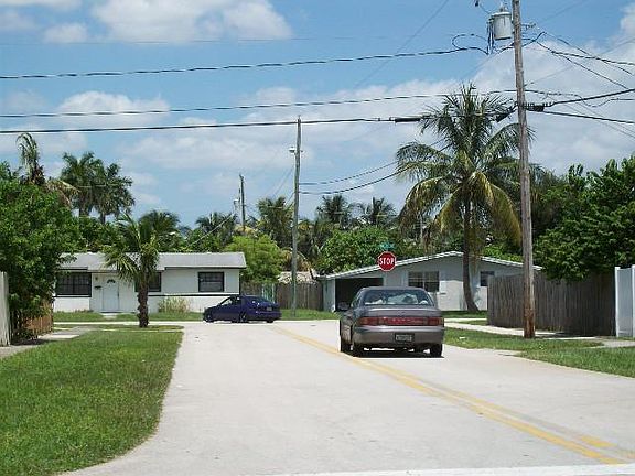 4th image of 4400 NW 33rd St
