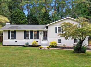 975 Tanglewood Trl, Woodstock, GA 30189