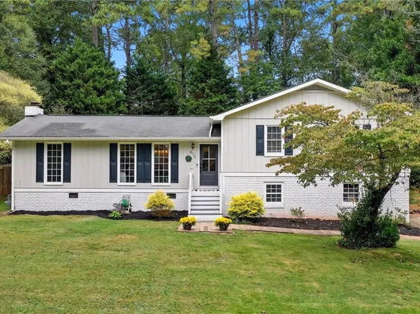 975 Tanglewood Trl, Woodstock, GA 30189