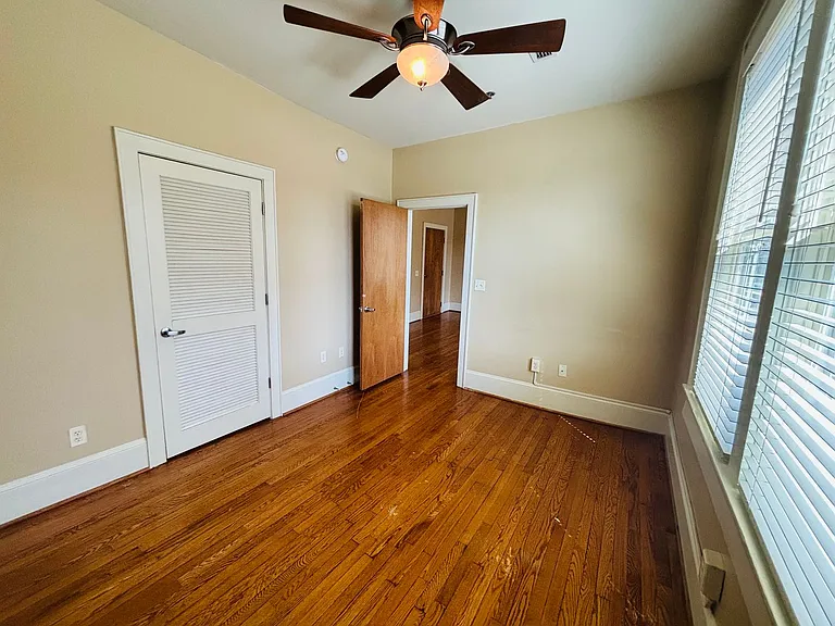 2 Bedroom, 1 Bath Apartment — Photo 8