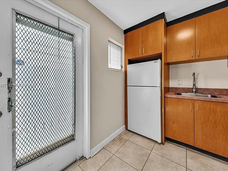 707 S 19th Ave #9 — Photo 9
