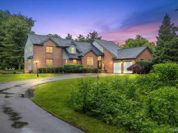 4700 Botany Gln, Commerce Township, MI 48382