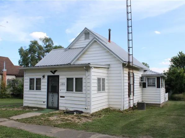 1206 W South 4th St, Shelbyville, IL 62565