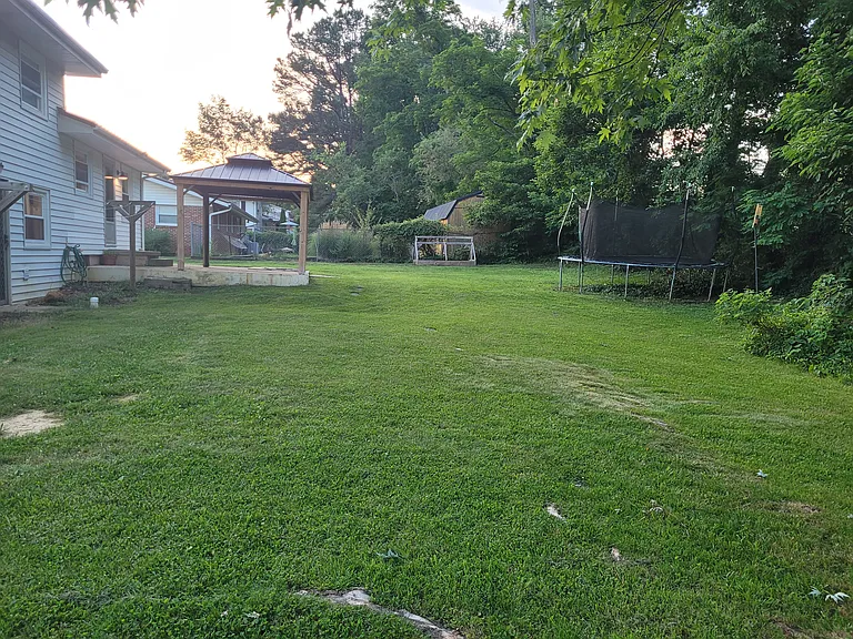 111 Mayor Ave — Photo 24
