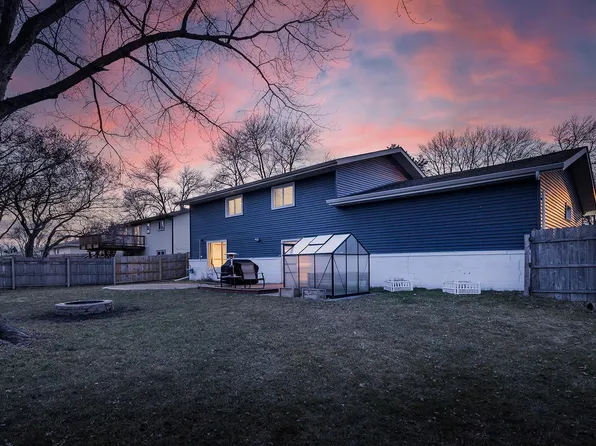 735 Dale St SW, Hutchinson, MN 55350