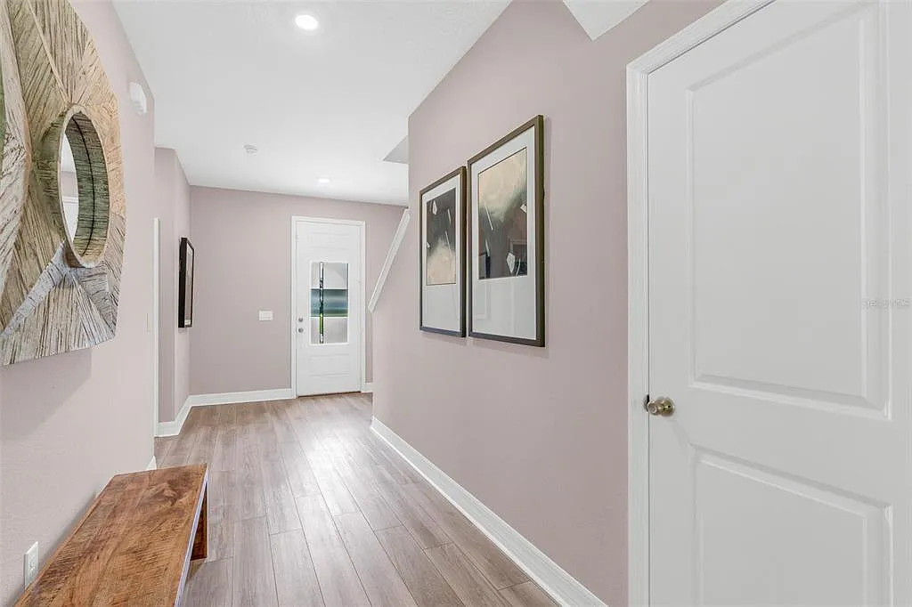4 bed, 3.0 bath, 2446 sqft, $3,200 — Photo 4