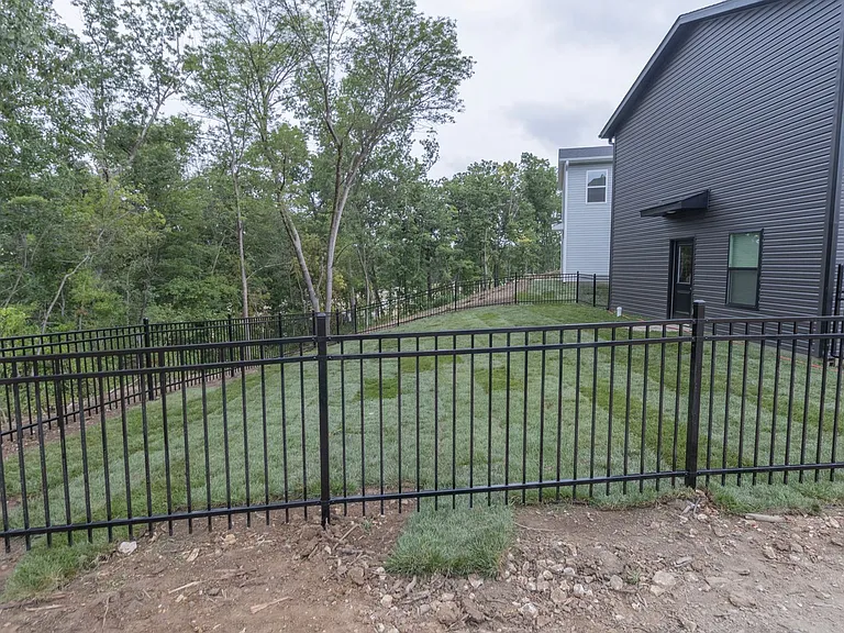2832 Emery Dr — Photo 30