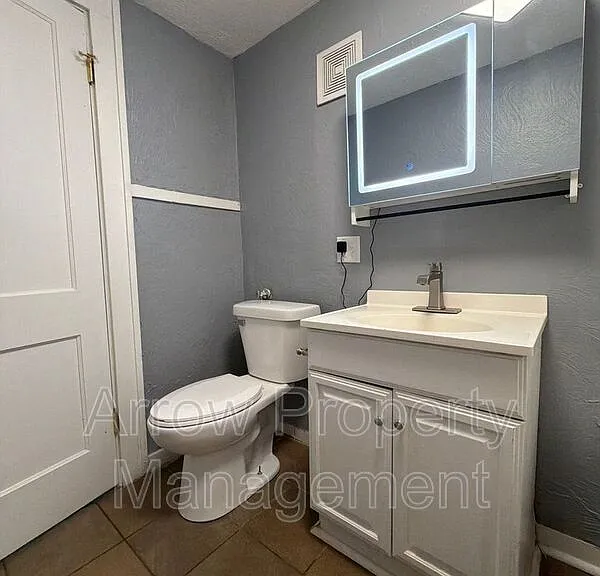 723 Ella St #B2 — Photo 6