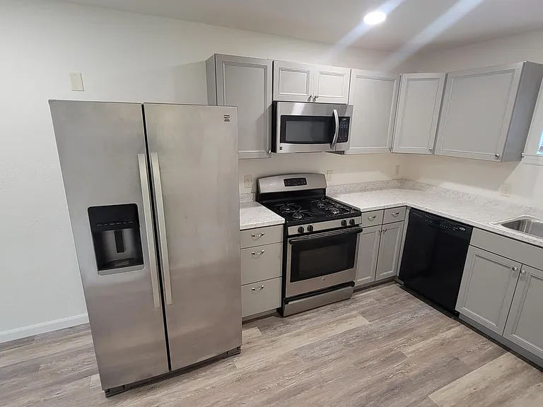 521 E Jefferson St — Photo 9