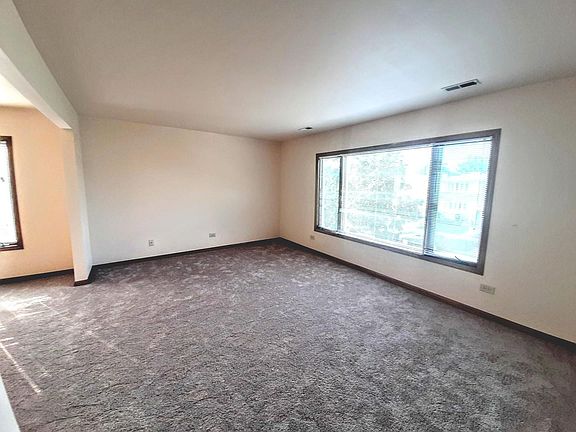 5th image of 6219 W Lawrence Ave APT 2