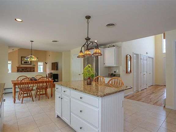 4th image of 42 Delongis Ct