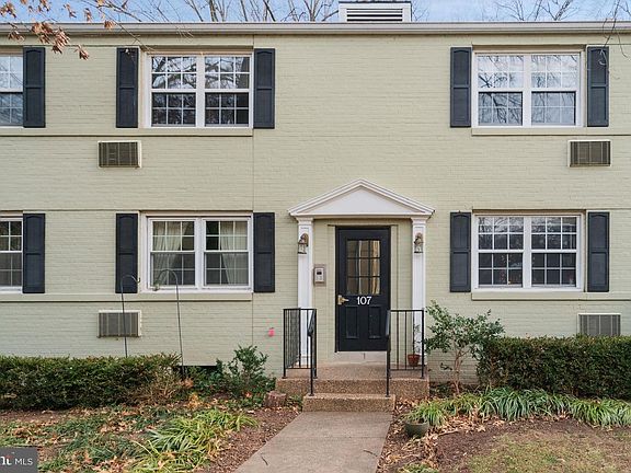 3rd image of 107 N George Mason Dr APT 4