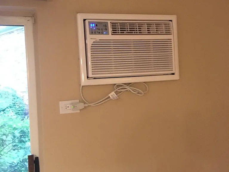 New 12000 BTU AC