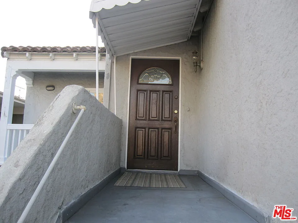 2 bed, 1.0 bath, 1600 sqft, $3,900 — Photo 2