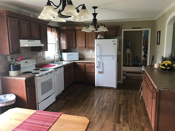 3rd image of 107 Weaver Ave