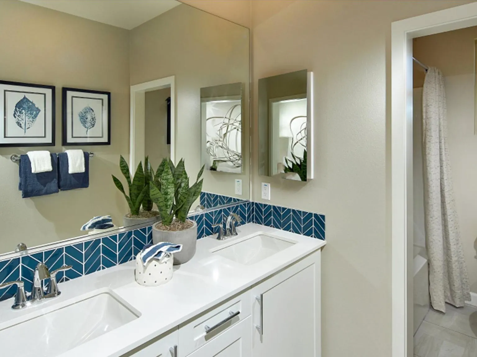 4 bed, 1770 sqft, $4,349 — Photo 4