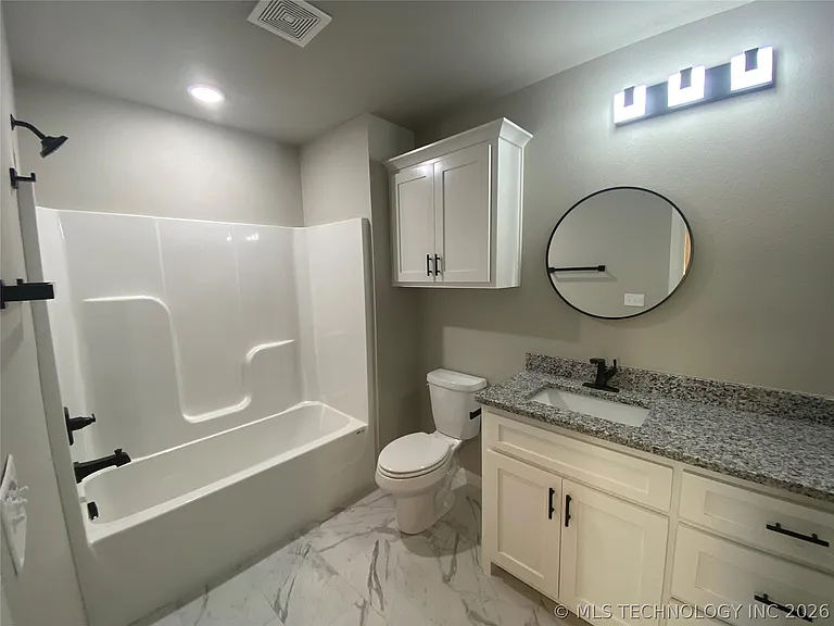 207 E 3rd St N #D — Photo 10