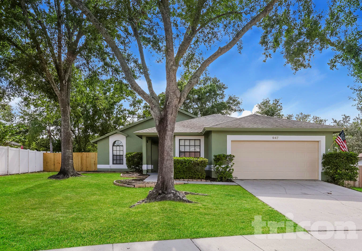 947 Sandywood Dr Brandon FL — Photo 1