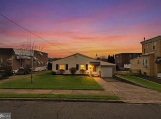 9235 Walker St, Philadelphia, PA 19114