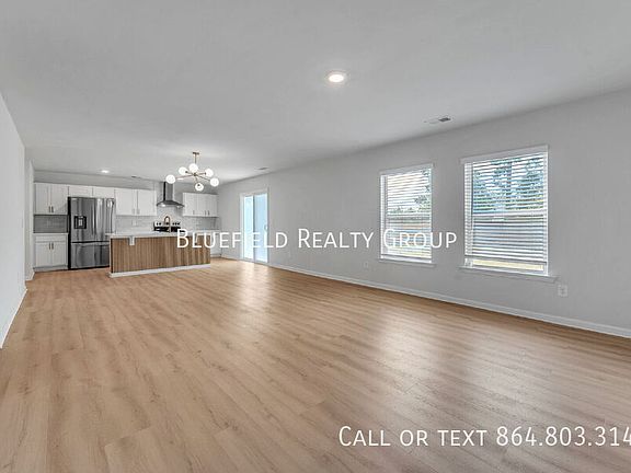 3rd image of 815 Vanguard St