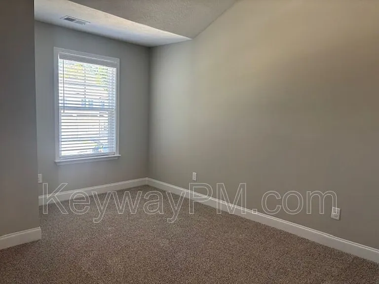 2044 Denmark Ave — Photo 14