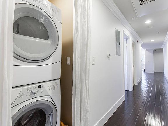 3rd image of 815 S Harvard Blvd #301