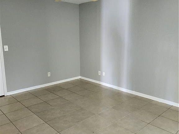 4th image of 2812 NE 4th Pl
