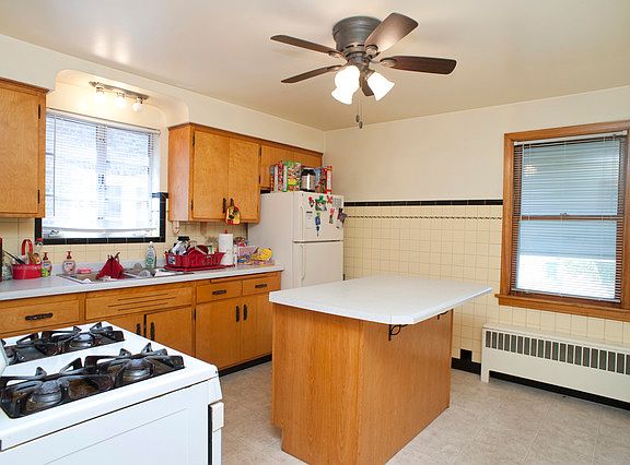 4th image of 1836 Kenilworth Ave