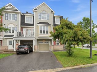 588 Foxlight Cir, Ottawa, ON K2M 0L9